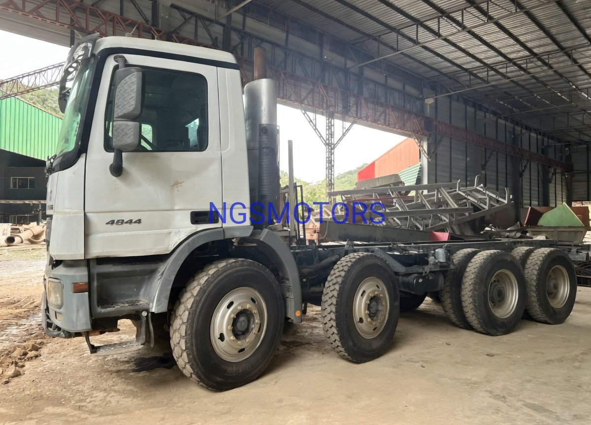 Mercedes-Benz Actros 4844 – Camion Benne 8x4 Haute Résistance - Image 5