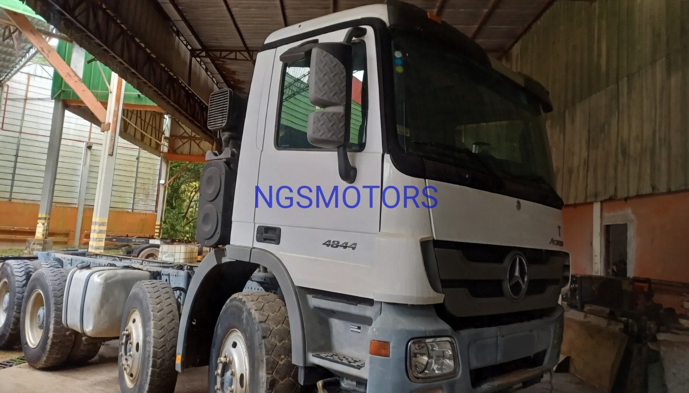 Mercedes-Benz Actros 4844 – Camion Benne 8x4 Haute Résistance - Image 4