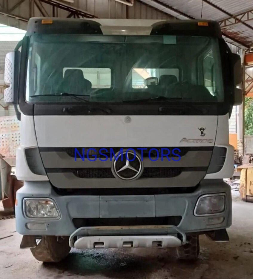 Mercedes-Benz Actros 4844 – Camion Benne 8×4 Haute Résistance