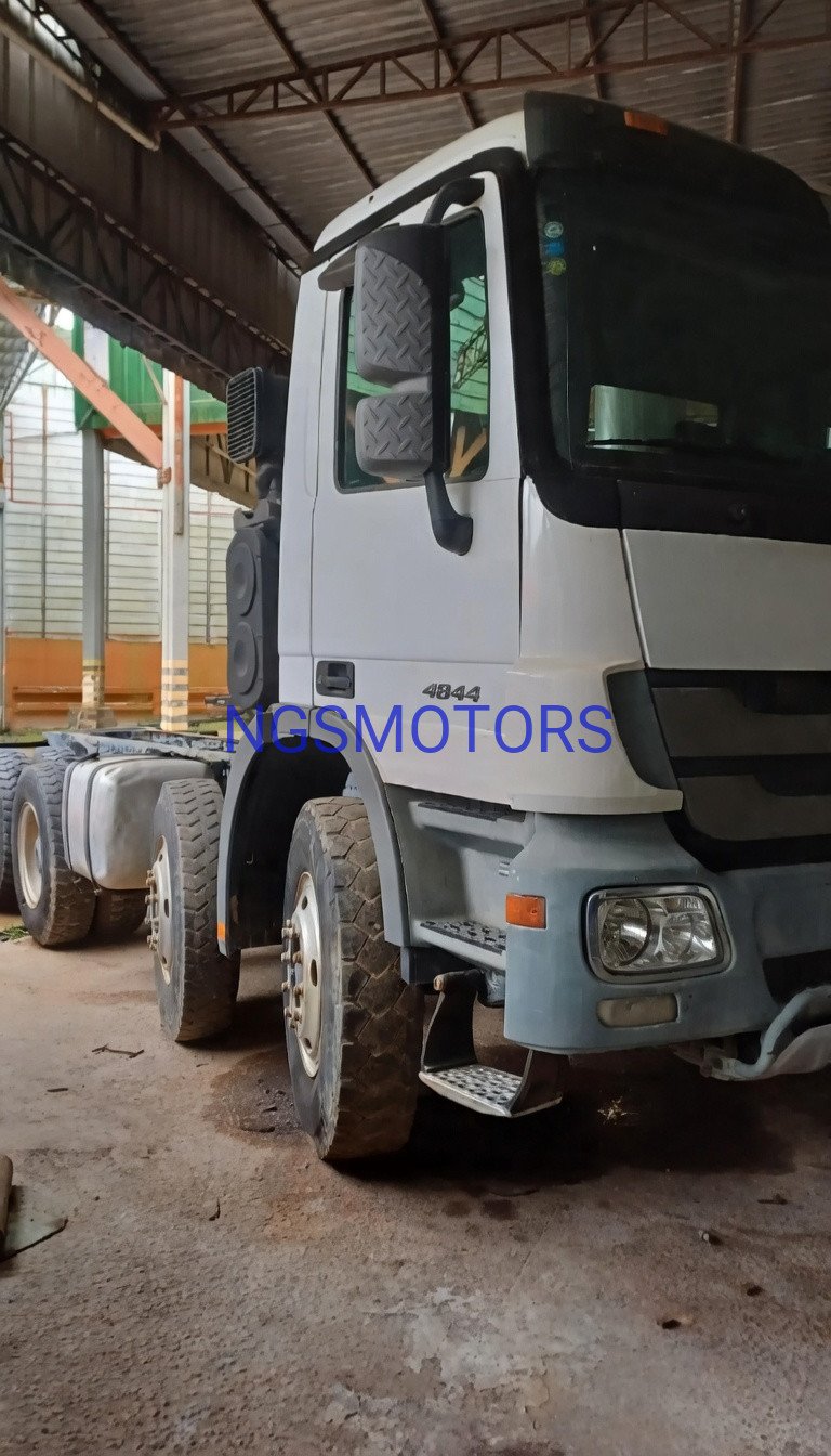 Mercedes-Benz Actros 4844 – Camion Benne 8x4 Haute Résistance - Image 7